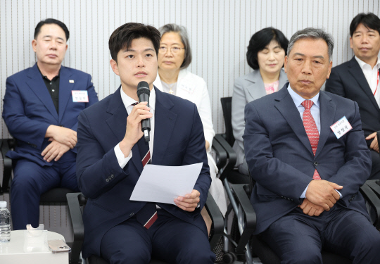 김용태 국민의힘 비상대책위원장이 지난 6월10일 서울 여의도 중앙당사에서 열린 비상대책위원장 주재 원외당협위원장 간담회에서 발언하고 있다.<연합뉴스 사진>